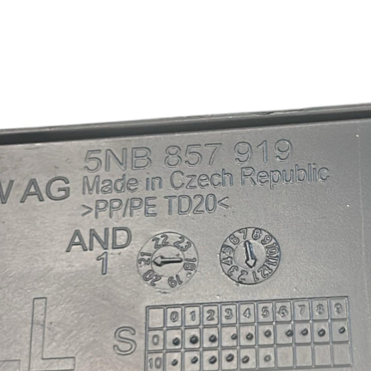 Cassetto / Vano Portaoggetti Inferiore Sinistro Volkswagen Tiguan (AD) cod.5NB857919 (2016 > 2024) - F&P CRASH SRLS - Ricambi Usati