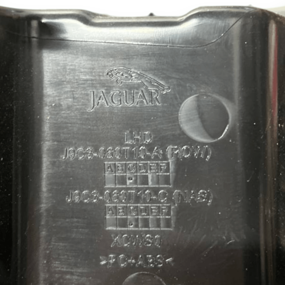 Cassetto / Vano Portaoggetti Jaguar E - Pace (2017 - ) cod: J9C3 - 060T10 - A - F&P CRASH SRLS - Ricambi Usati