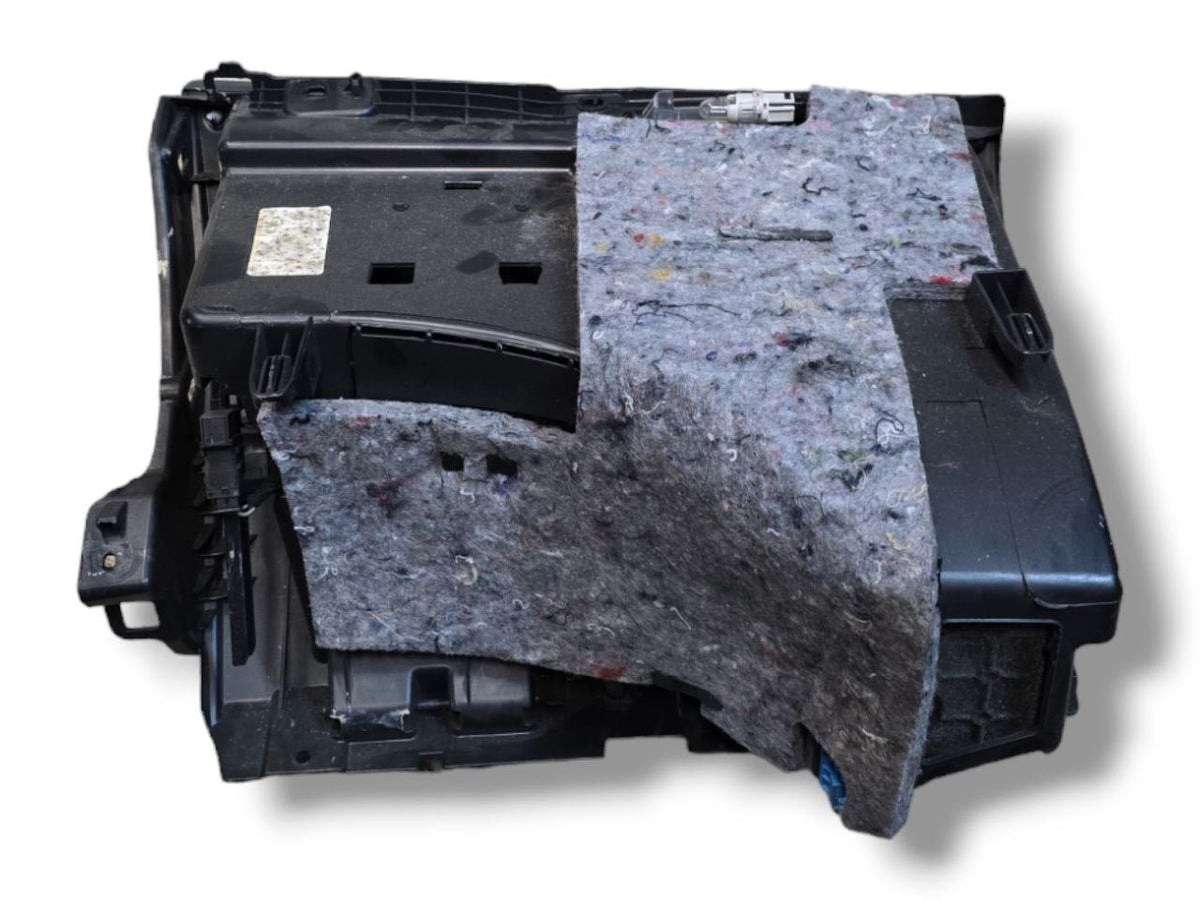 Cassetto / Vano Portaoggetti Mercedes-Benz Classe A w176 ( 2012 - 2018 ) Cod : T0504551 - F&P CRASH SRLS - Ricambi Usati