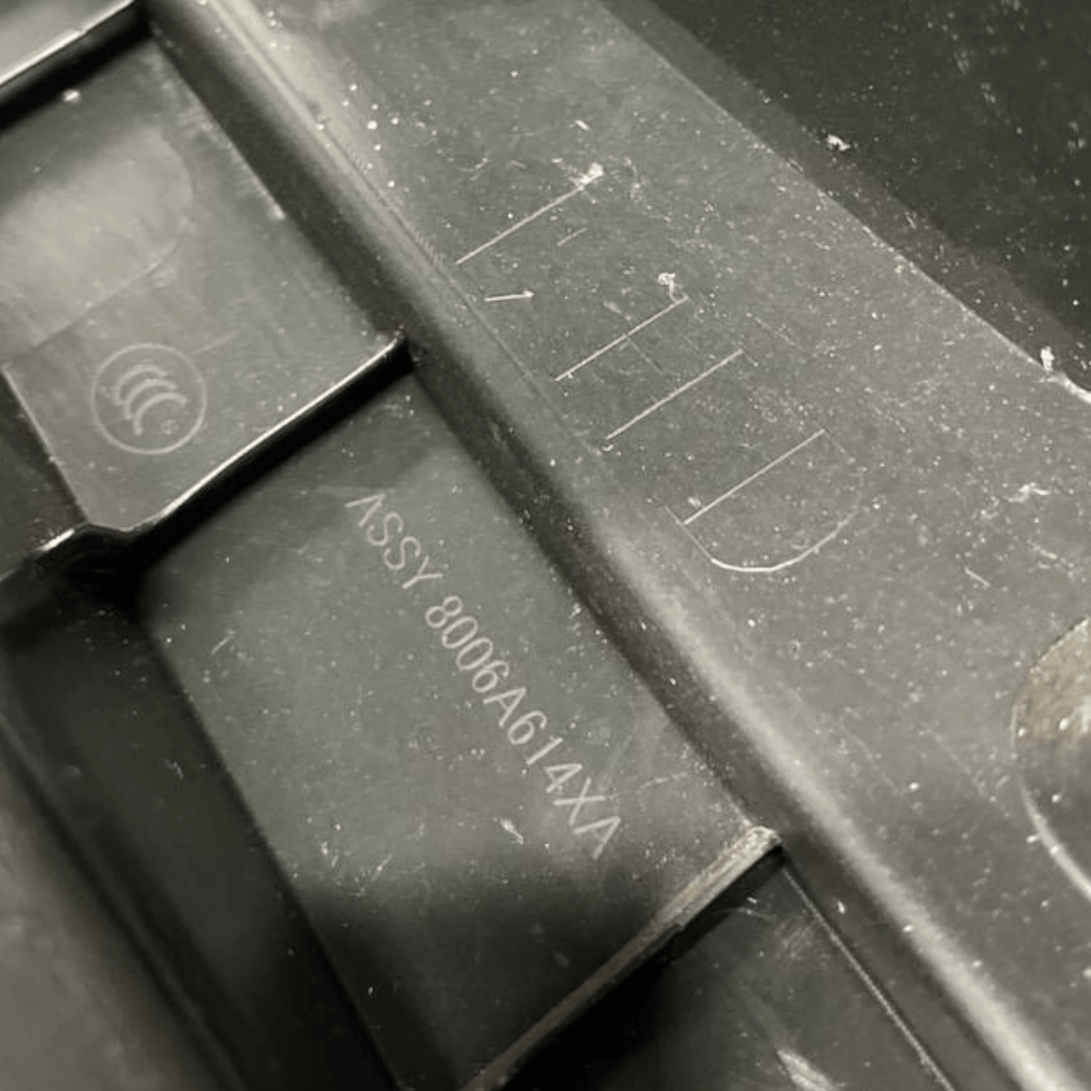 Cassetto / Vano Portaoggetti Mitsubishi Outlander IV (2019 al 2021) cod: 8006A614XA - F&P CRASH SRLS - Ricambi Usati