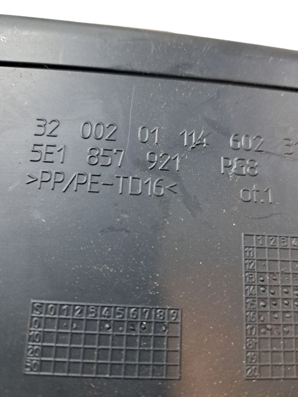 cassetto / vano portaoggetti sinistro Skoda Octavia (2018) COD:5E1857921 - F&P CRASH SRLS - Ricambi Usati