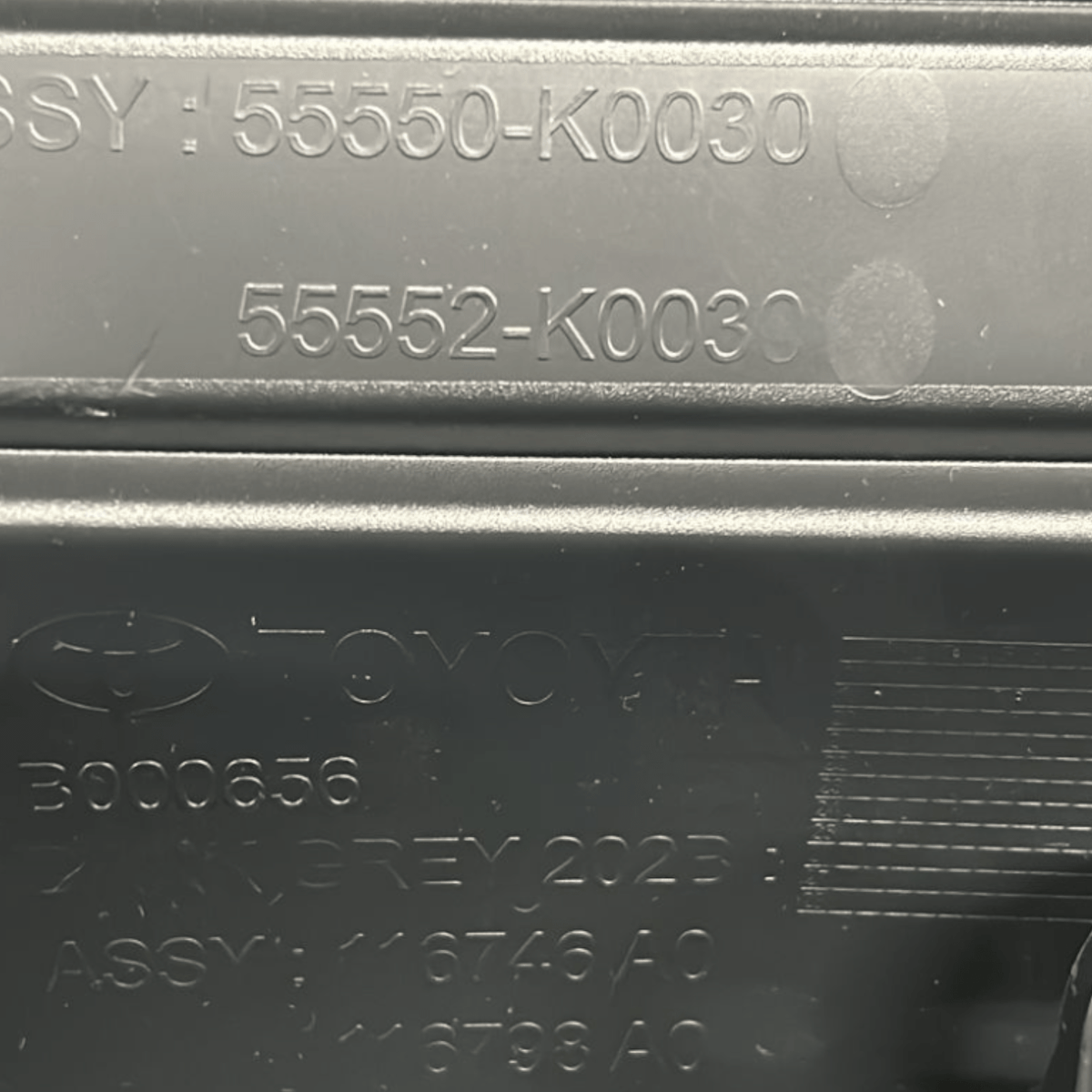 Cassetto / Vano Portaoggetti Toyota Yaris cod:55550 - K0030 (2020 >) - F&P CRASH SRLS - Ricambi Usati