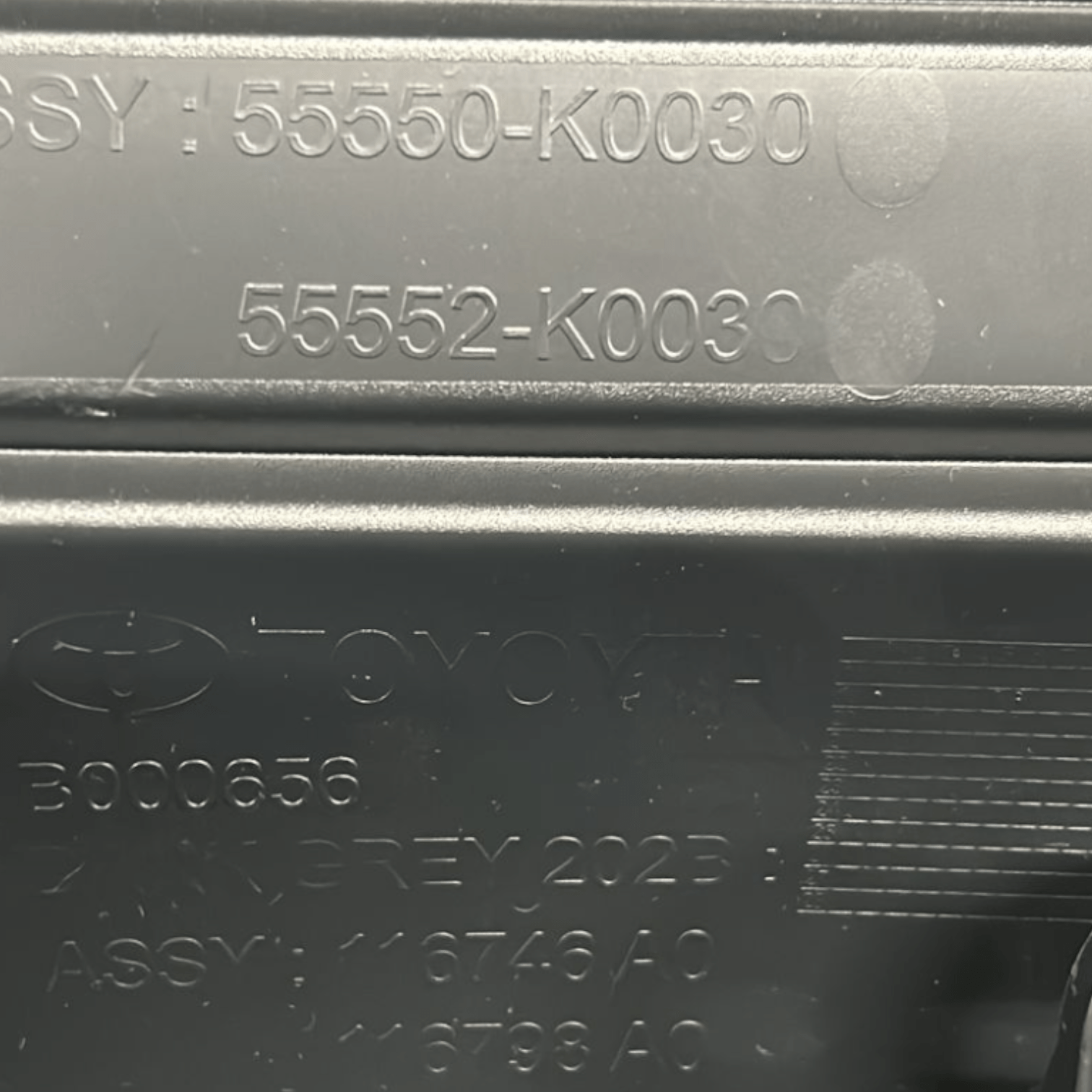 Cassetto / Vano Portaoggetti Toyota Yaris cod:55550 - K0030 (2020 >) - F&P CRASH SRLS - Ricambi Usati