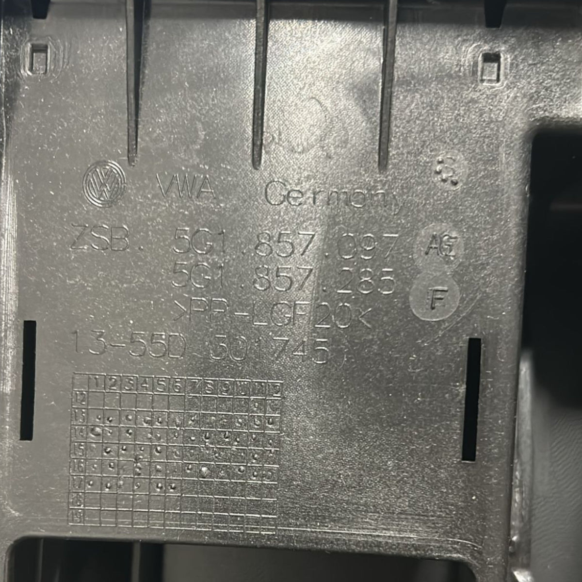 Cassetto / Vano Portaoggetti Volkswagen Golf VII cod:5G1857097 (2012 > 2017) - F&P CRASH SRLS - Ricambi Usati