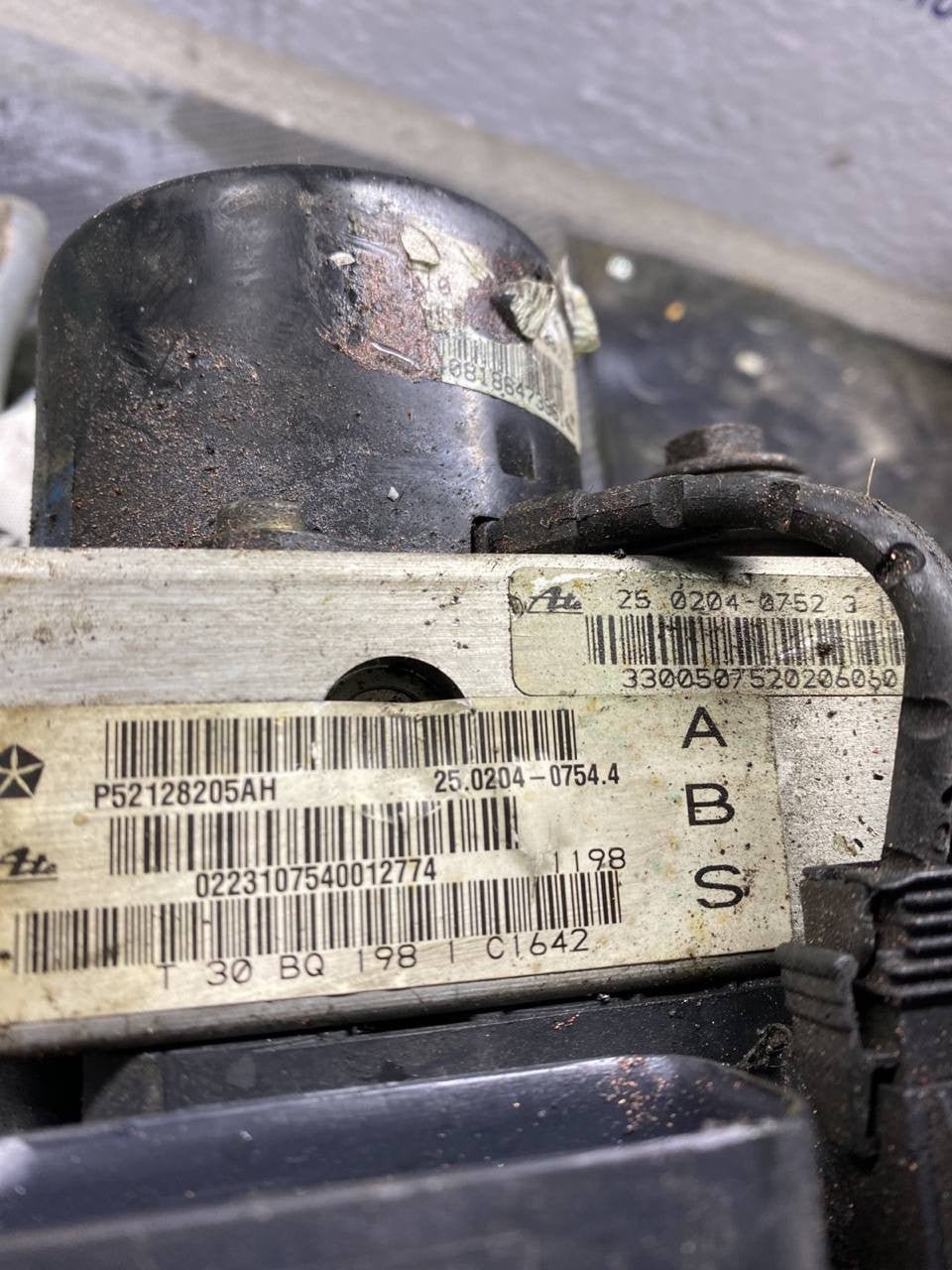 Centralina pompa abs Jeep grand cherokee cod: 56041022ah 25094602293 p52128108ag 25020407523 - F&P CRASH SRLS - Ricambi Usati