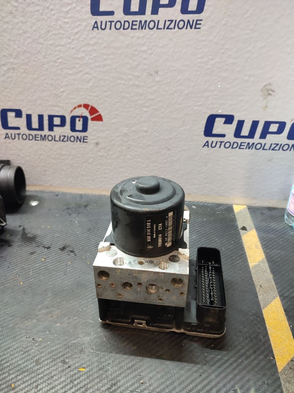 Centralina pompa abs Porsche Macan 95b cod 95b614518l - F&P CRASH SRLS - Ricambi Usati