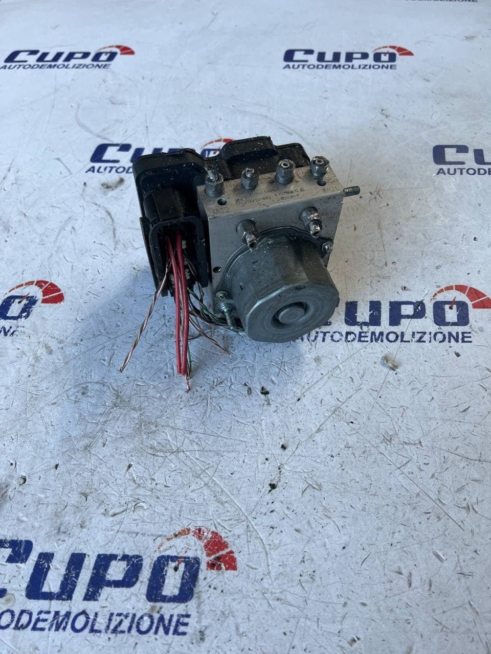 Centralina pompa Abs Renault Twingo III 1.0 sce 71 cv 2015 - F&P CRASH SRLS - Ricambi Usati