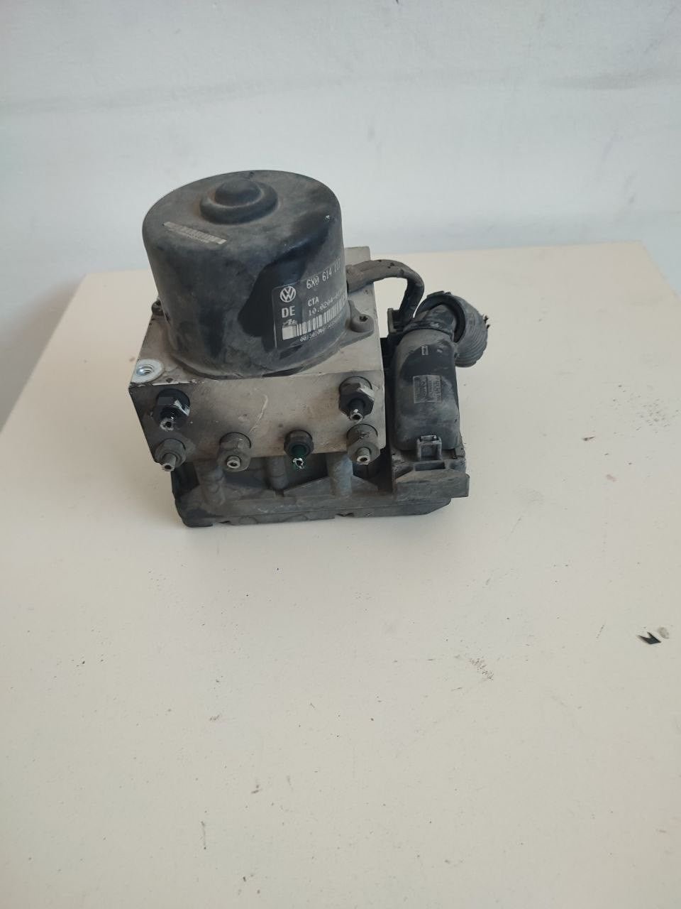 Centralina pompa abs Volkswagen Polo ( 6n ) / Seat Ibiza cod 6x0614117 - F&P CRASH SRLS - Ricambi Usati