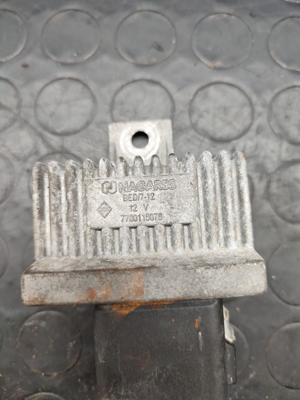 Centralina preriscaldamento candelette Nissan Almera 1.5 dci cod 7700115078 - F&P CRASH SRLS - Ricambi Usati