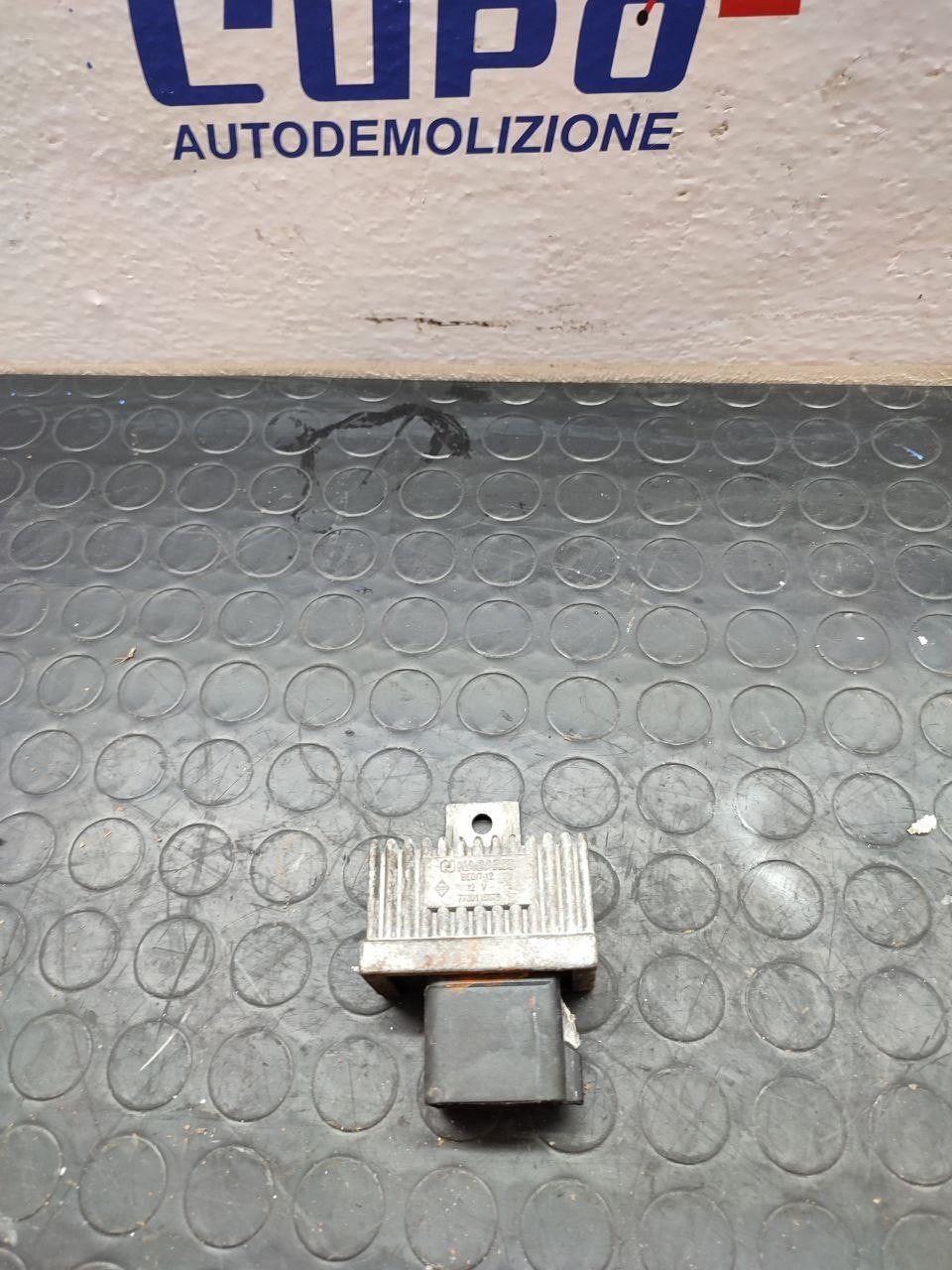 Centralina preriscaldamento candelette Nissan Almera 1.5 dci cod 7700115078 - F&amp;P CRASH SRLS - Ricambi Usati