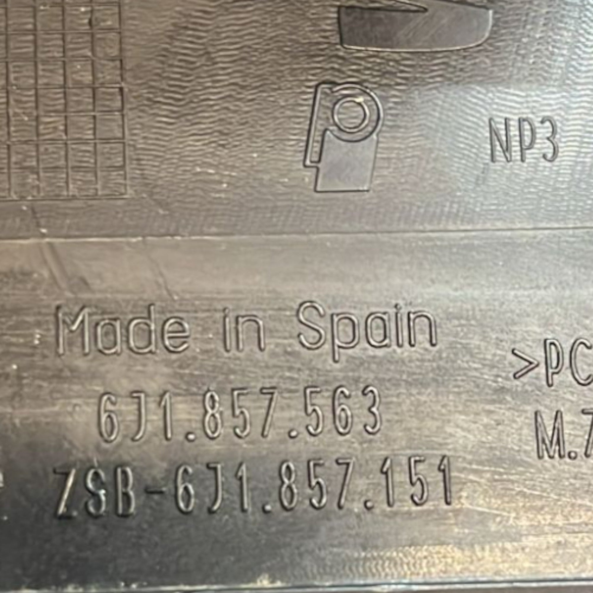Centralina Presa USB / AUX Seat Ibiza IV cod:6J1857563 (2008 >2017) - F&P CRASH SRLS - Ricambi Usati