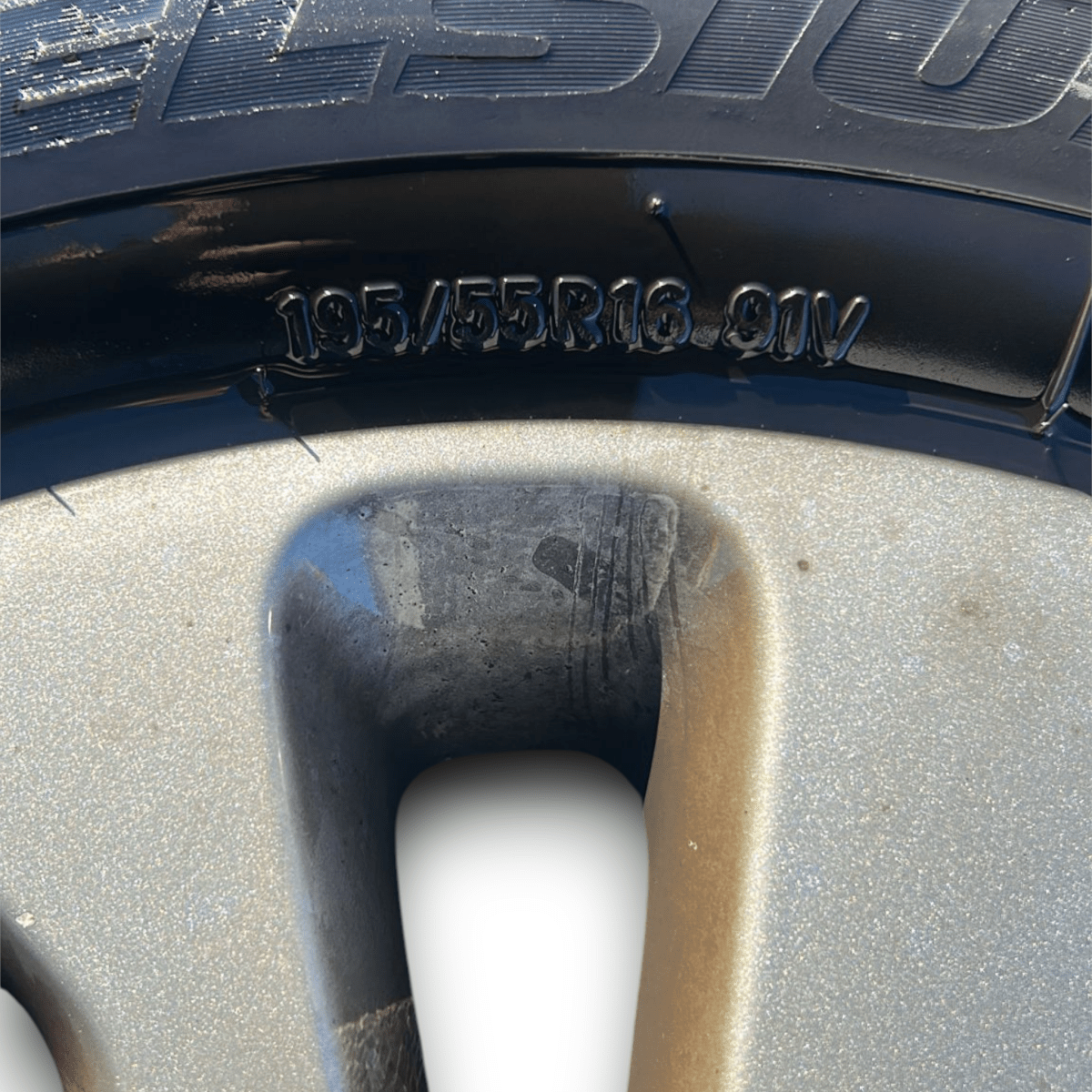 cerchio in lega dacia lodgy cod:403007069r (2012 > 2022) (195/55 r16) - F&P CRASH SRL - Ricambi Usati