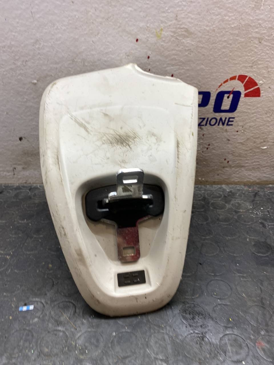 Chinghia cintura di sicurezza con supporto posteriore sinistro citroen c3 cod:9682527477 - F&P CRASH SRLS - Ricambi Usati