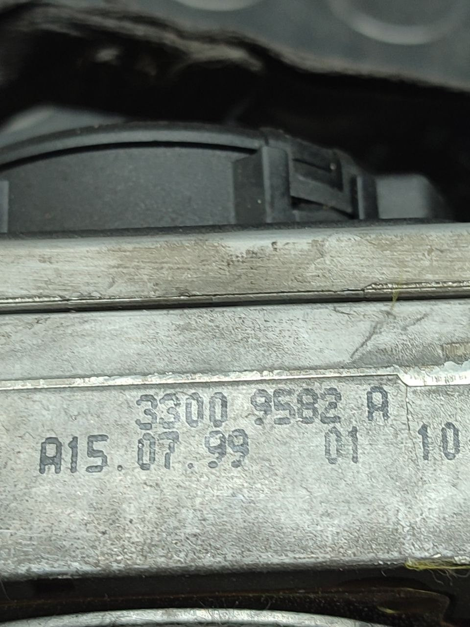 Cintura Di Sicurezza Anteriore Destra Volkswagen Golf 4 (2001) Cod:33009582A - F&P CRASH SRLS - Ricambi Usati