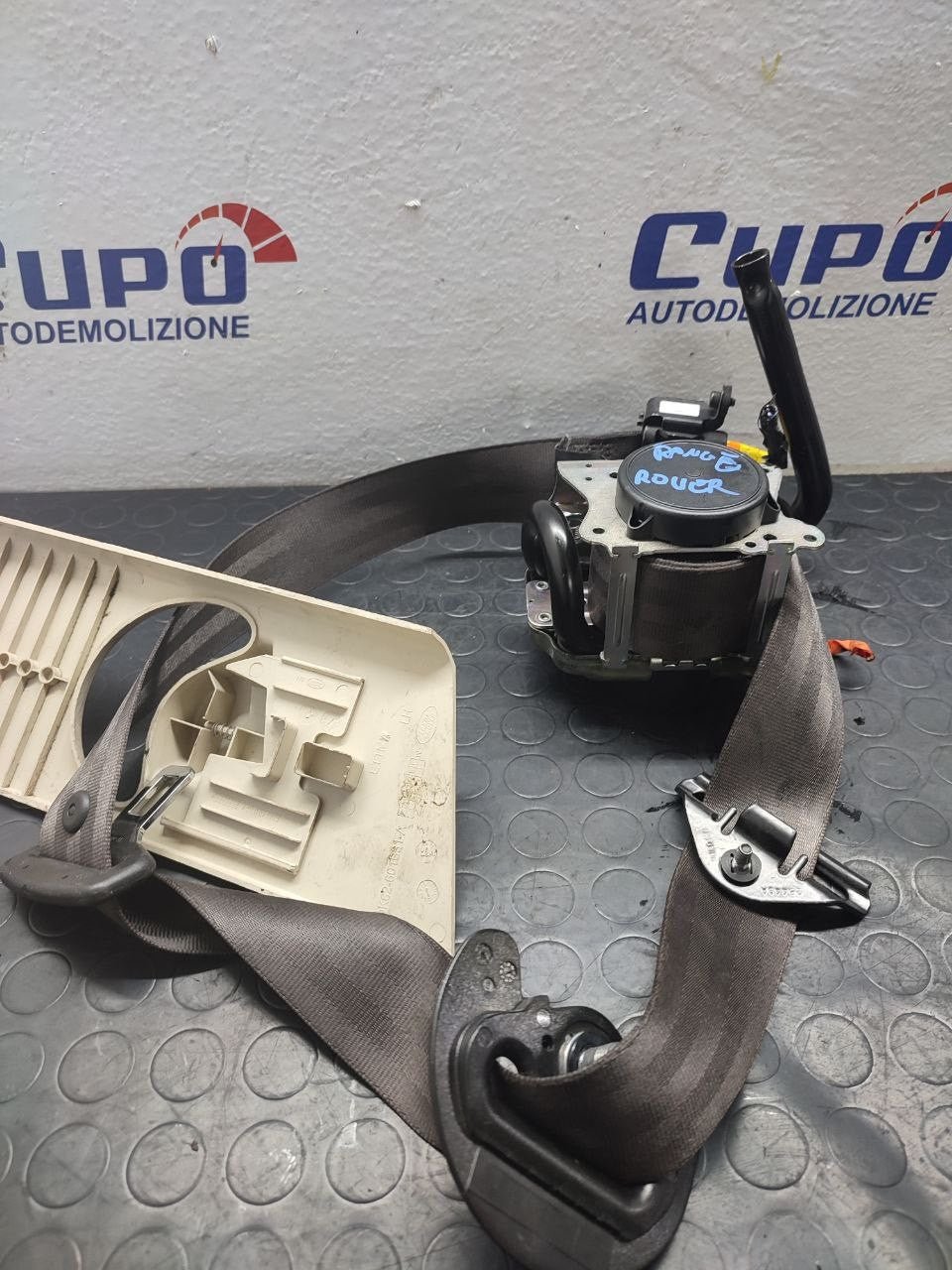Cintura Di Sicurezza Anteriore Sinistra LAND ROVER DISCOVERY (2016) Cod:0589-P1-0021 - F&P CRASH SRLS - Ricambi Usati