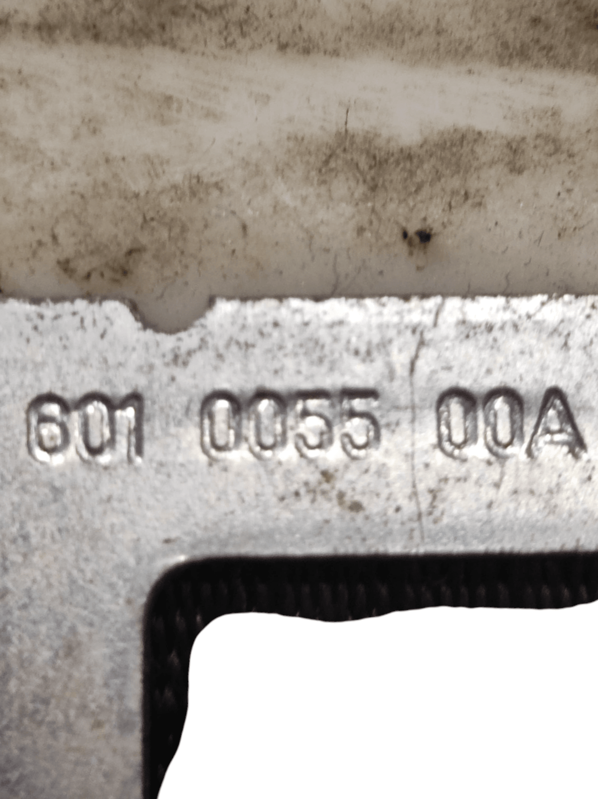 Cintura di Sicurezza Posteriore Centrale Isuzu Pick Up D - Max COD: 601005500A (2002 - 2011) - F&P CRASH SRLS - Ricambi Usati