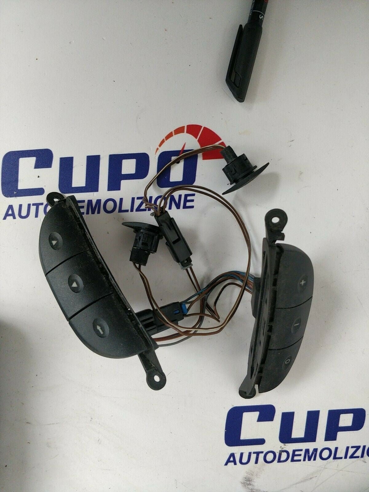 Comandi Al Volante Multifunzione Opel Astra / Zafira 90561159 - F&P CRASH SRLS - Ricambi Usati