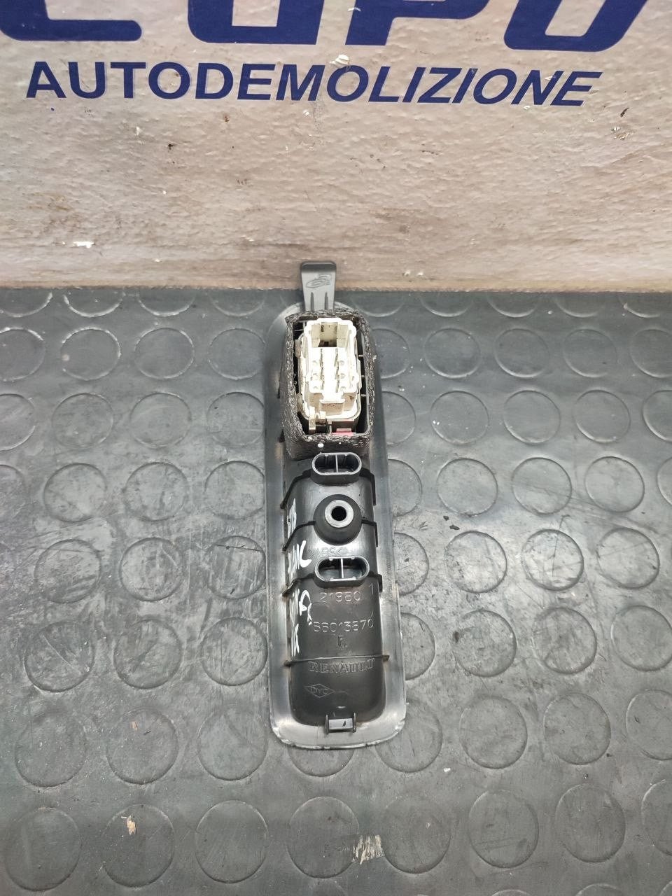 Comandi Alza Cristalli Posteriore Destro Renault Scenic (2008) Cod:156013870 - F&P CRASH SRLS - Ricambi Usati