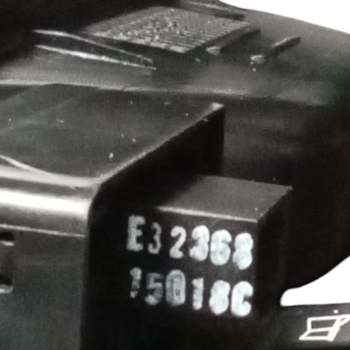 Right rear window lift commands Renault Megane IV code . e32368 (2015 >) - F&P CRASH SRL - Used Spare Parts