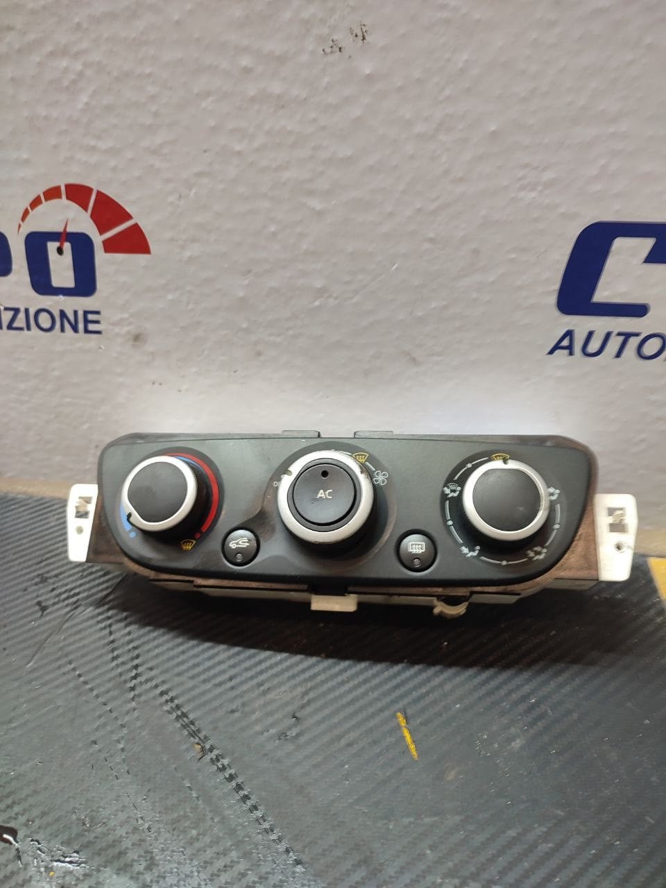 Comandi clima a/c Renault Megane III cod t1001786g - F&amp;P CRASH SRLS - Ricambi Usati