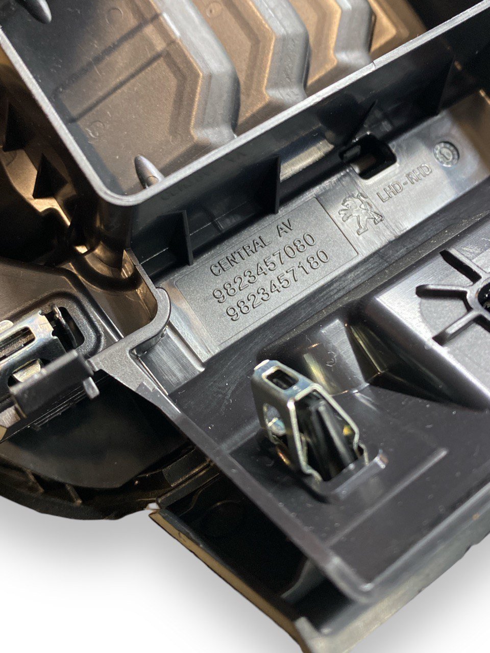 Comandi clima ( completo bocchette aria, comandi autoradio e interruttore 4 frecce ) Peugeot 2008 ( 2020 ) cod. 9823457080 - F&P CRASH SRLS - Ricambi Usati