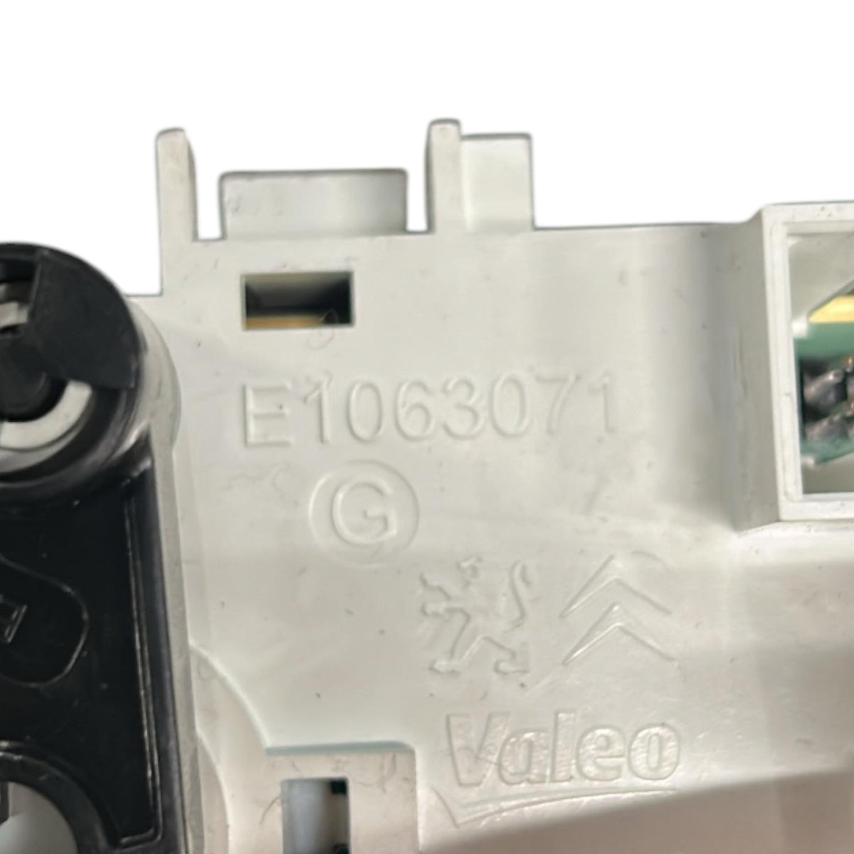 Comandi Clima Peugeot 208 I cod.E1063071 (2012 > 2019) - F&P CRASH SRLS - Ricambi Usati