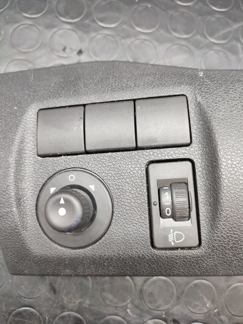 Headlight adjustment commands Peugeot Partner 2012 code 9680907377 - F&P CRASH SRLS - Used Parts