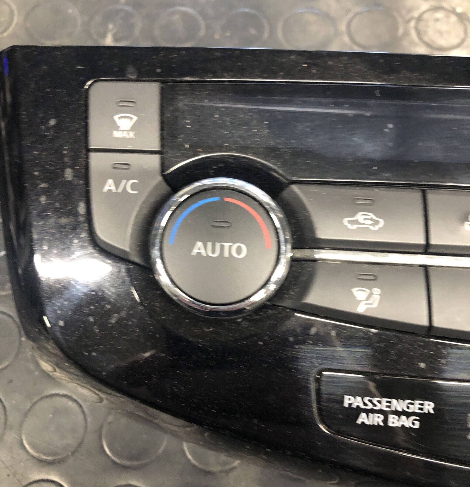 Comando clima Nissan X-trail T32 2143383 2411X887035P - F&P CRASH SRLS - Ricambi Usati