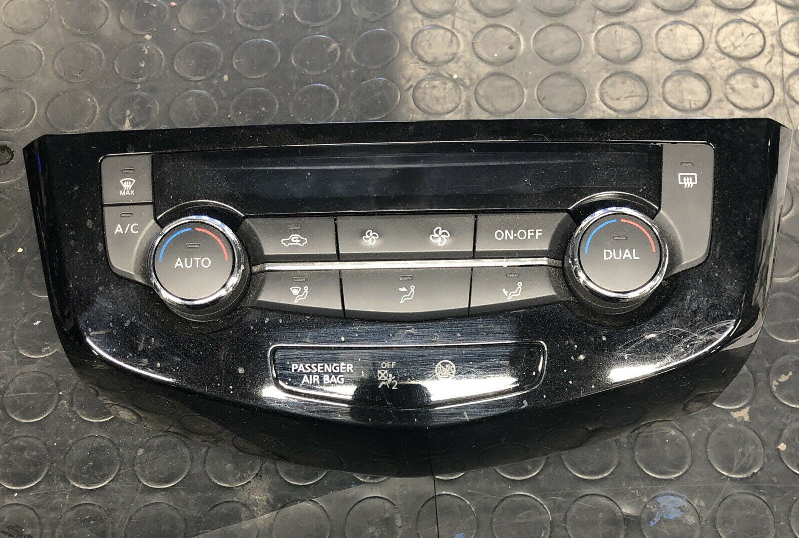 Comando clima Nissan X-trail T32 2143383 2411X887035P - F&P CRASH SRLS - Ricambi Usati