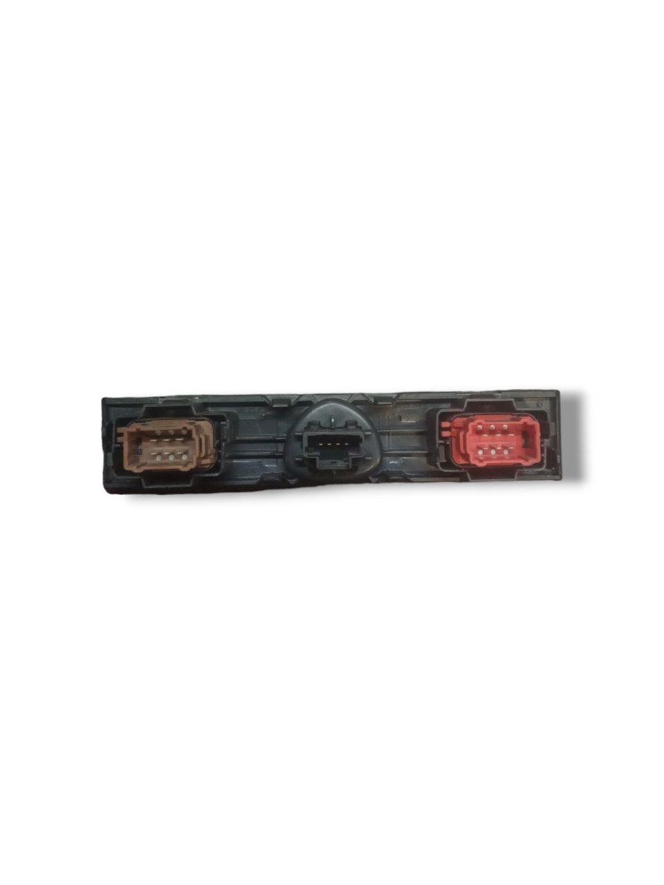 Comando / Interruttore pulsantiera centrale Renault Clio 2 (2002) cod: 8200071224 - F&P CRASH SRLS - Ricambi Usati