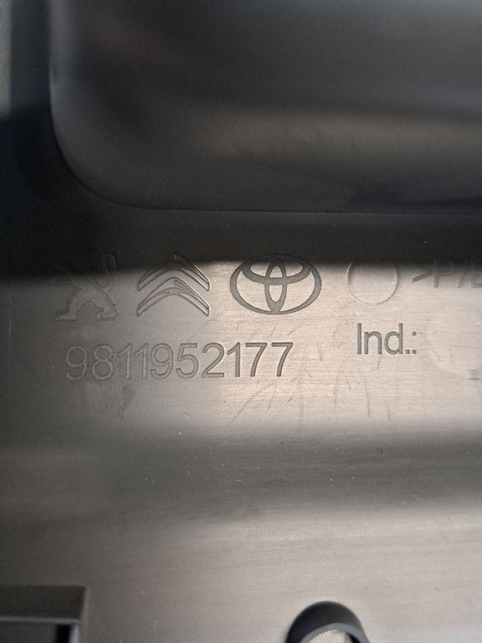 Headlight height adjustment command Peugeot Expert / Citroen Jumpy / Toyota Proace / Fiat Scudo (2018) COD:9811952177 - F&P CRASH SRLS - Used Parts