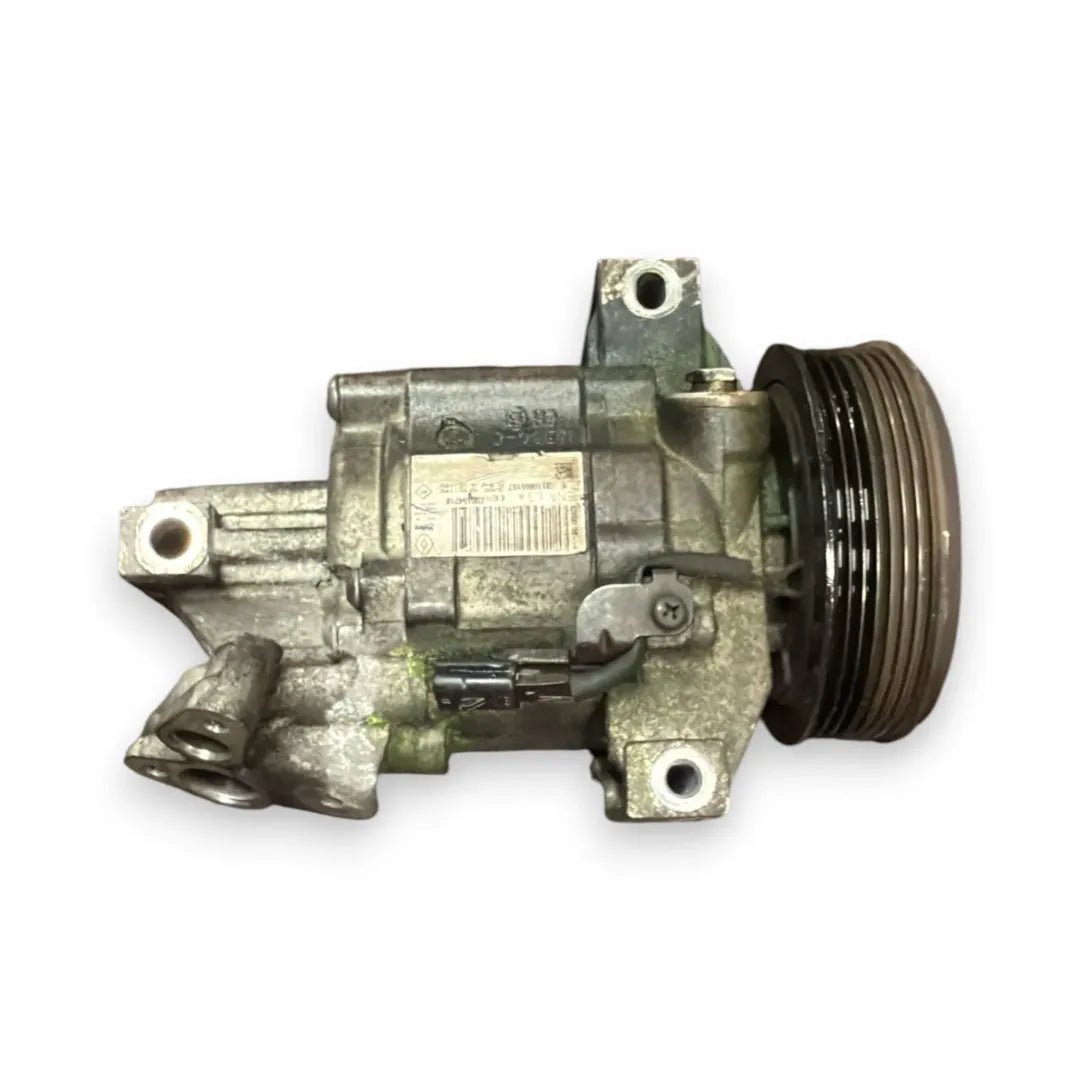 Dettaglio Compressore clima Dacia Sandero 2ª Serie 2012–2021 OEM 926000216R - foto 2