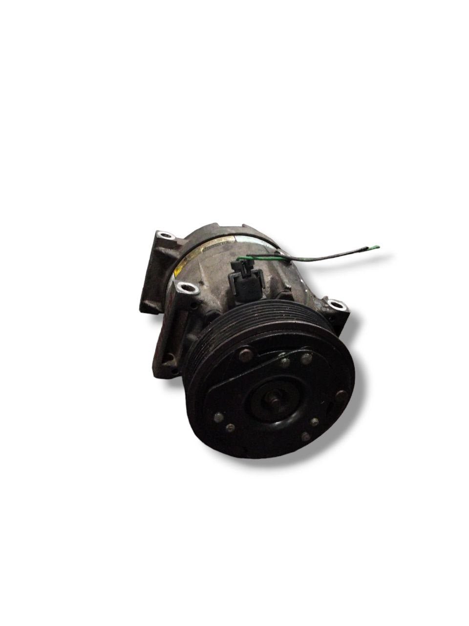 Renault Trafic / Master 1.6 diesel air compressor (2014>) code.8200200671 - F&P CRASH SRLS - Used Parts