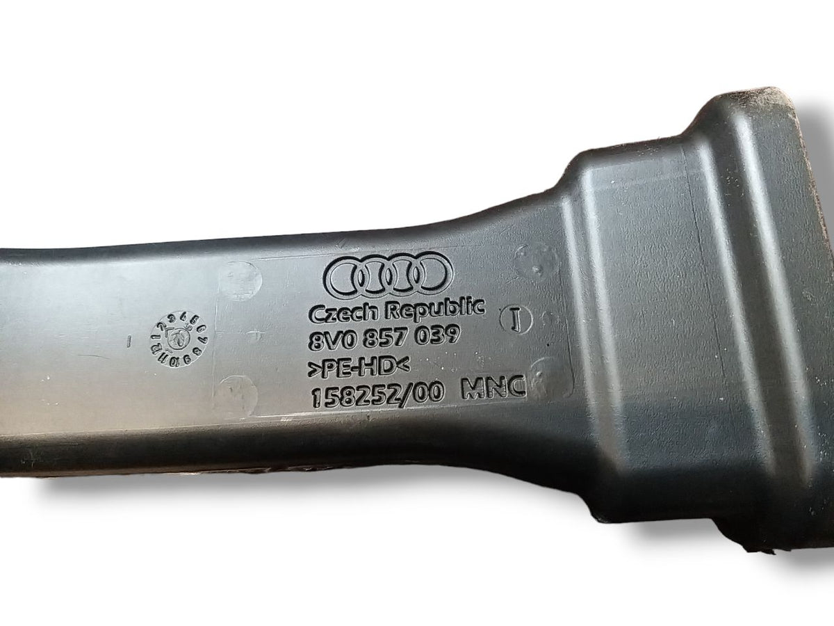 Condotto Aria Audi A3 ( 2016 ) Cod : 8V0857039 - F&P CRASH SRLS - Ricambi Usati