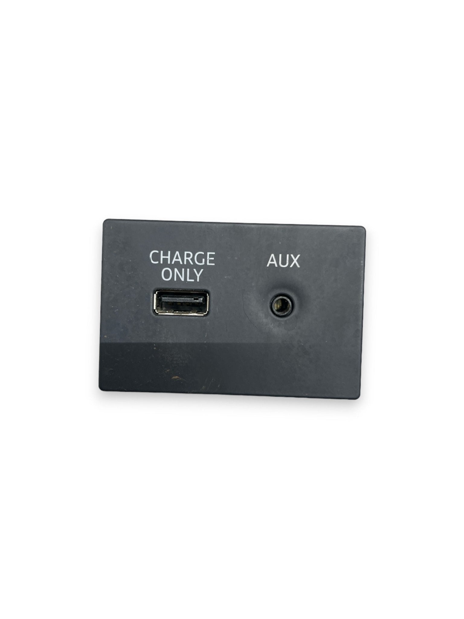 Connettore Presa USB AUX Audi A3 8V1 ( 2017 ) cod : 4G0035726 - F&P CRASH SRLS - Ricambi Usati