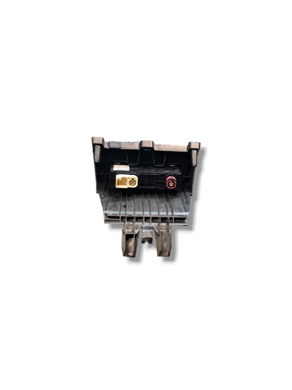 USB Socket Connector Mercedes-Benz Class A W177 (2018>) COD:A2478203902 - F&P CRASH SRLS - Used Parts