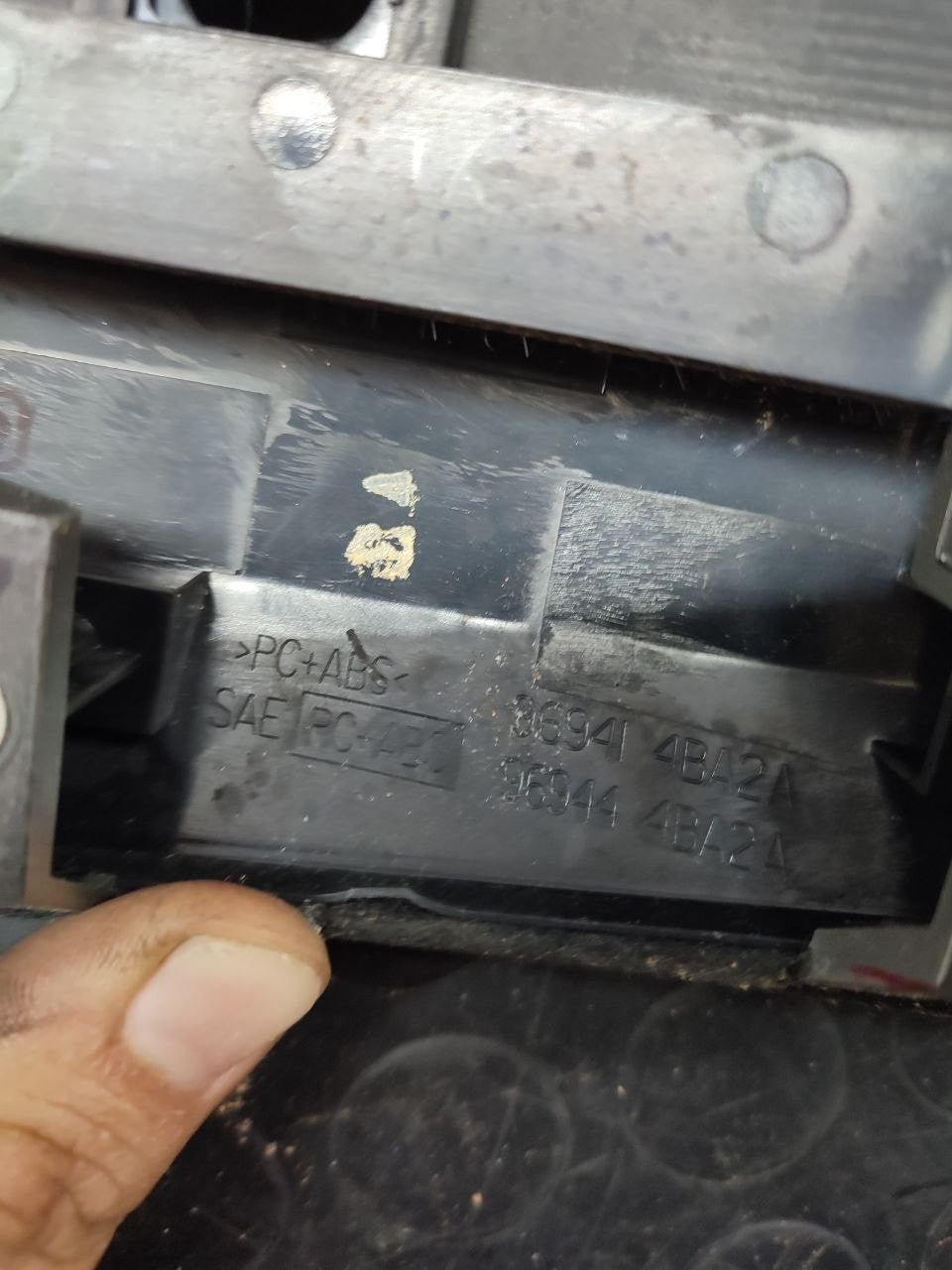 Nissan X-trail automatic transmission console + parking brake button code 96944 4ba2a / 969xc 4cc4a - F&P CRASH SRLS - Used Parts