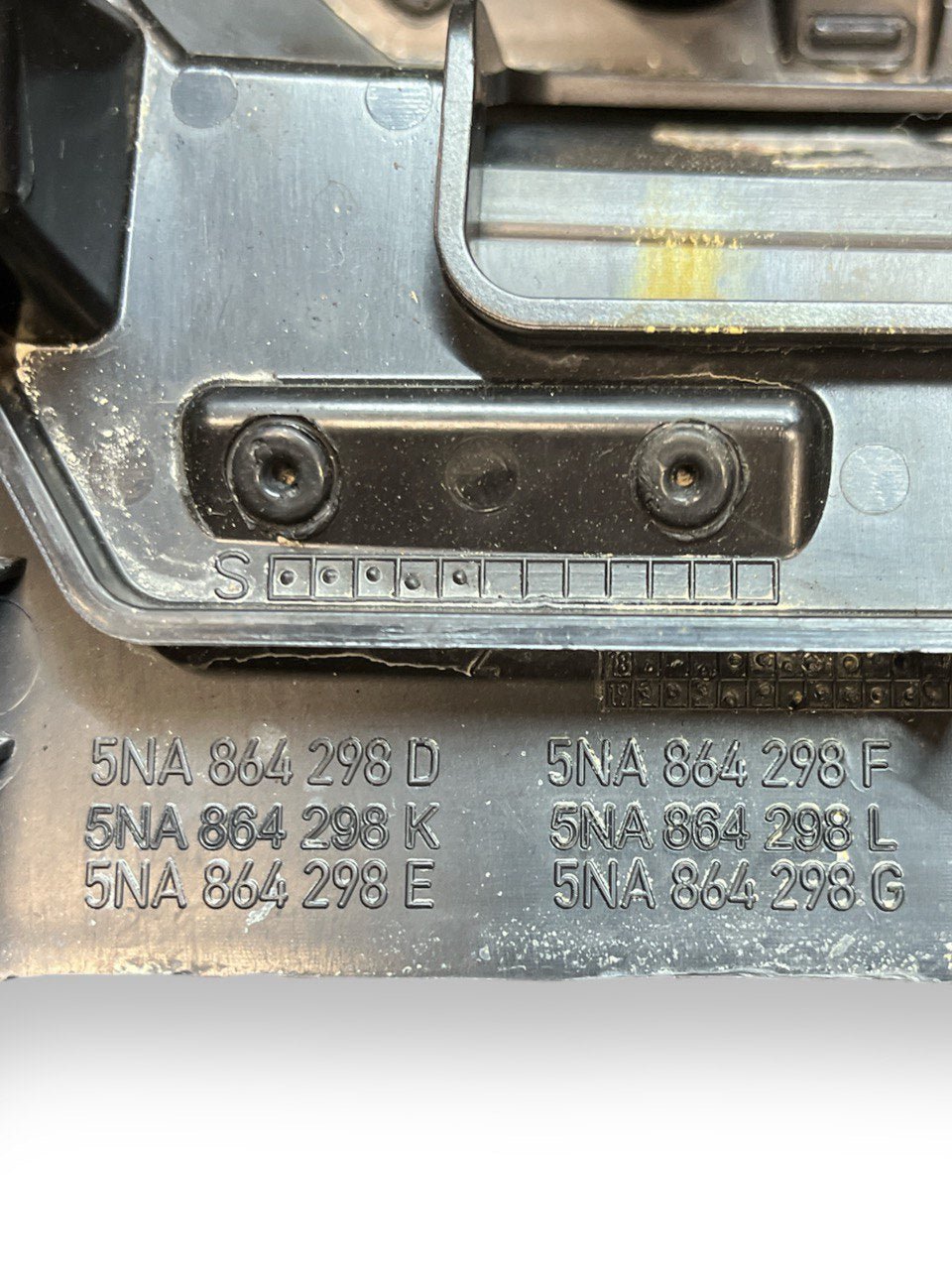 Complete Rear Central Console Volkswagen Tiguan AD1 (2015>) code: 5NA864298D - F&P CRASH SRLS - Used Parts