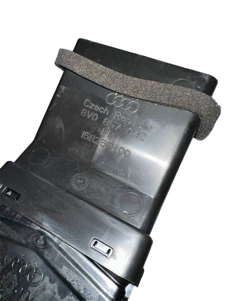Rear central console air intake Audi A3 8V 2.0 tdi (2016) code 8V0857042 - F&P CRASH SRLS - Used Parts