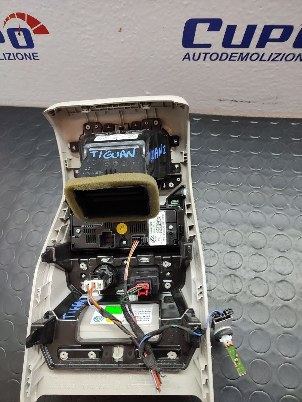Rear console vents + climate control Volkswagen Tiguan mk 2 cod 5na864298g - F&P CRASH SRLS - Used Parts