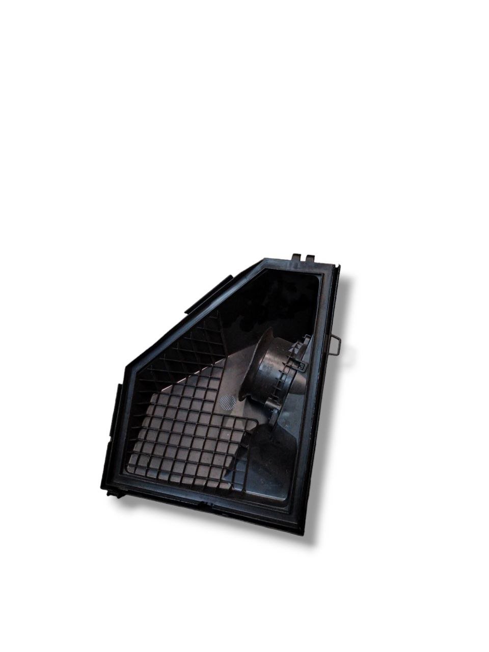 Rear air filter box cover Bmw series 3 E91 (2008 >) code.70315899 - F&P CRASH SRLS - Used Parts