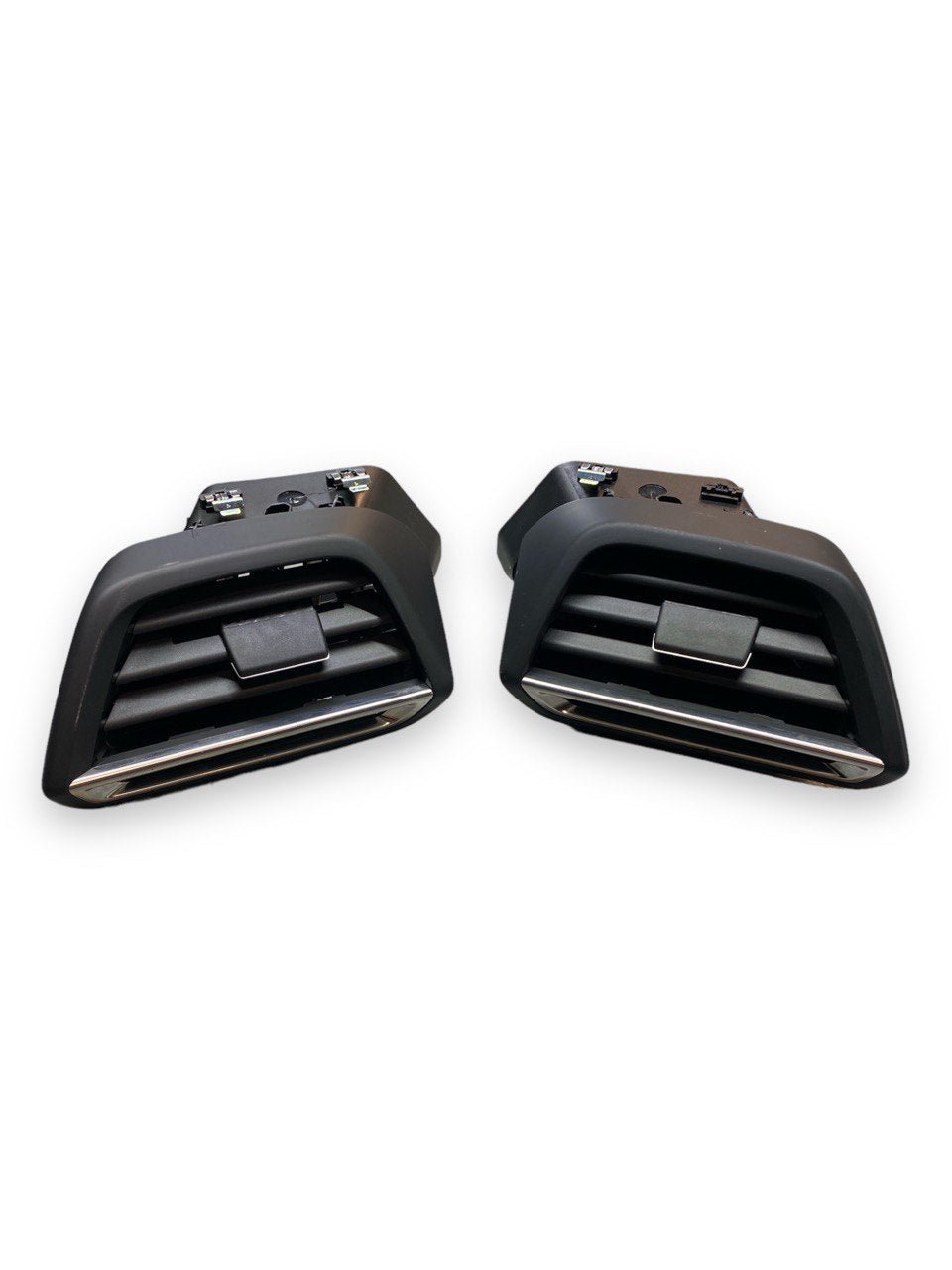 Coppia bocchette aria anteriori con LED Peugeot 2008 ( 2020 ) cod. 9828368380 / 580 - F&P CRASH SRLS - Ricambi Usati