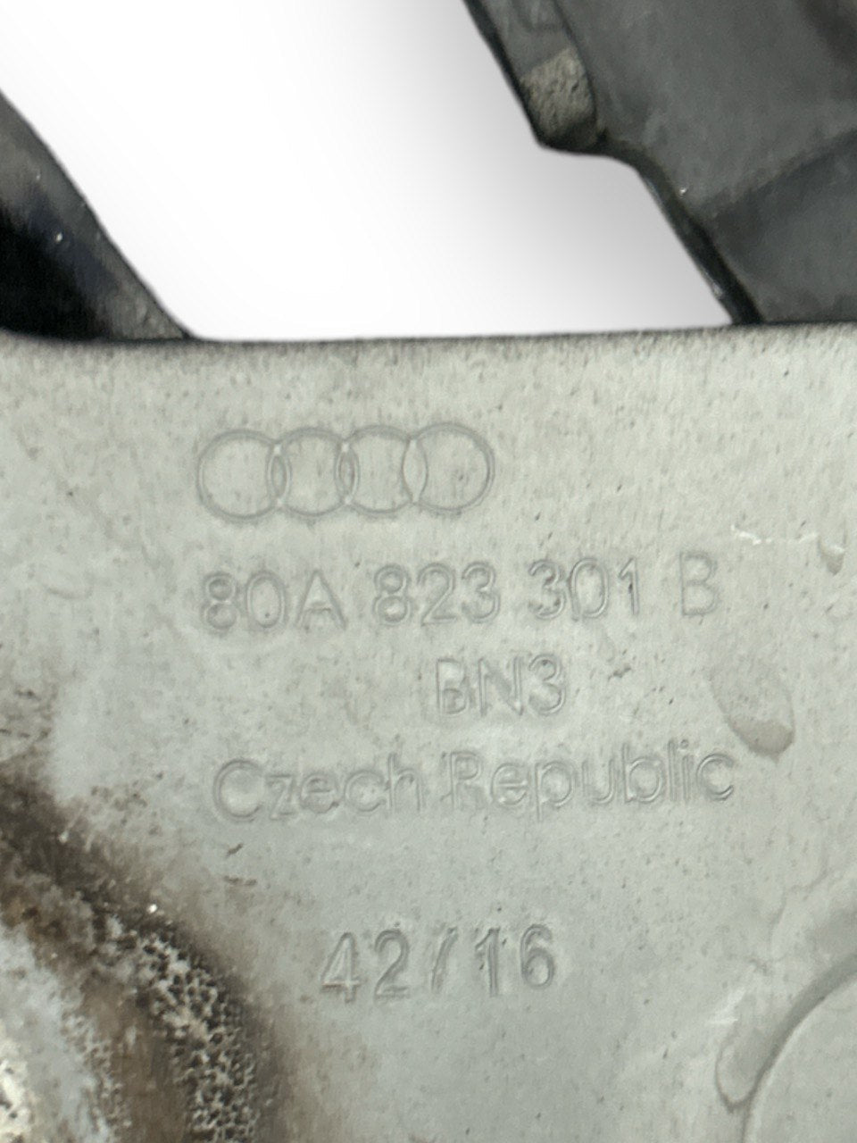 Coppia Cerniere Cofano / Portellone Anteriore Audi Q5 FY (2017>) cod.80A823301B - F&P CRASH SRLS - Ricambi Usati