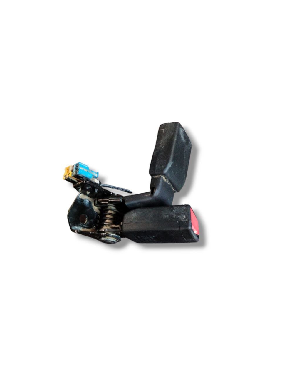 Coppia Fibbia Cintura Di Sicurezza Posteriore Centrale destro dx Mercedes Classe A W 176 (2012-2018)cod. A1768600469 - F&P CRASH SRLS - Ricambi Usati