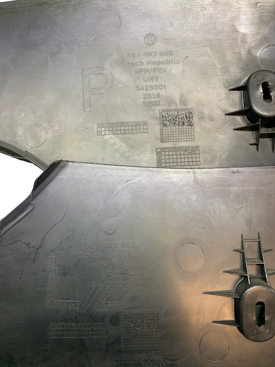 Pair of Internal Trims Central Console Cover Skoda Octavia (2016) cod.5E1863045 / 5E1863046 - F&P CRASH SRLS - Used Parts