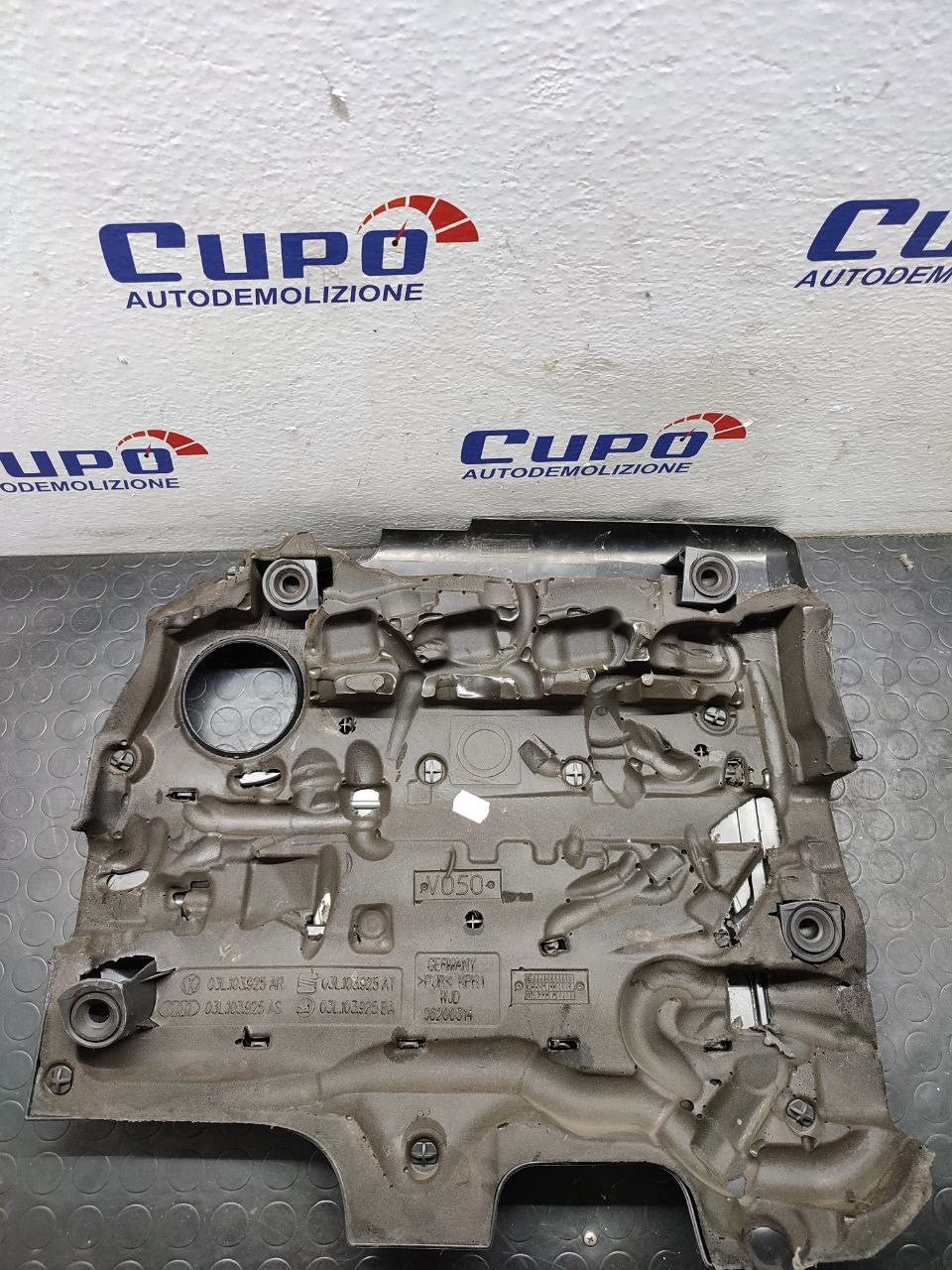 Copri Motore Volkswagen Golf 6 (2009) Cod:03L.103.925AR - F&P CRASH SRLS - Ricambi Usati