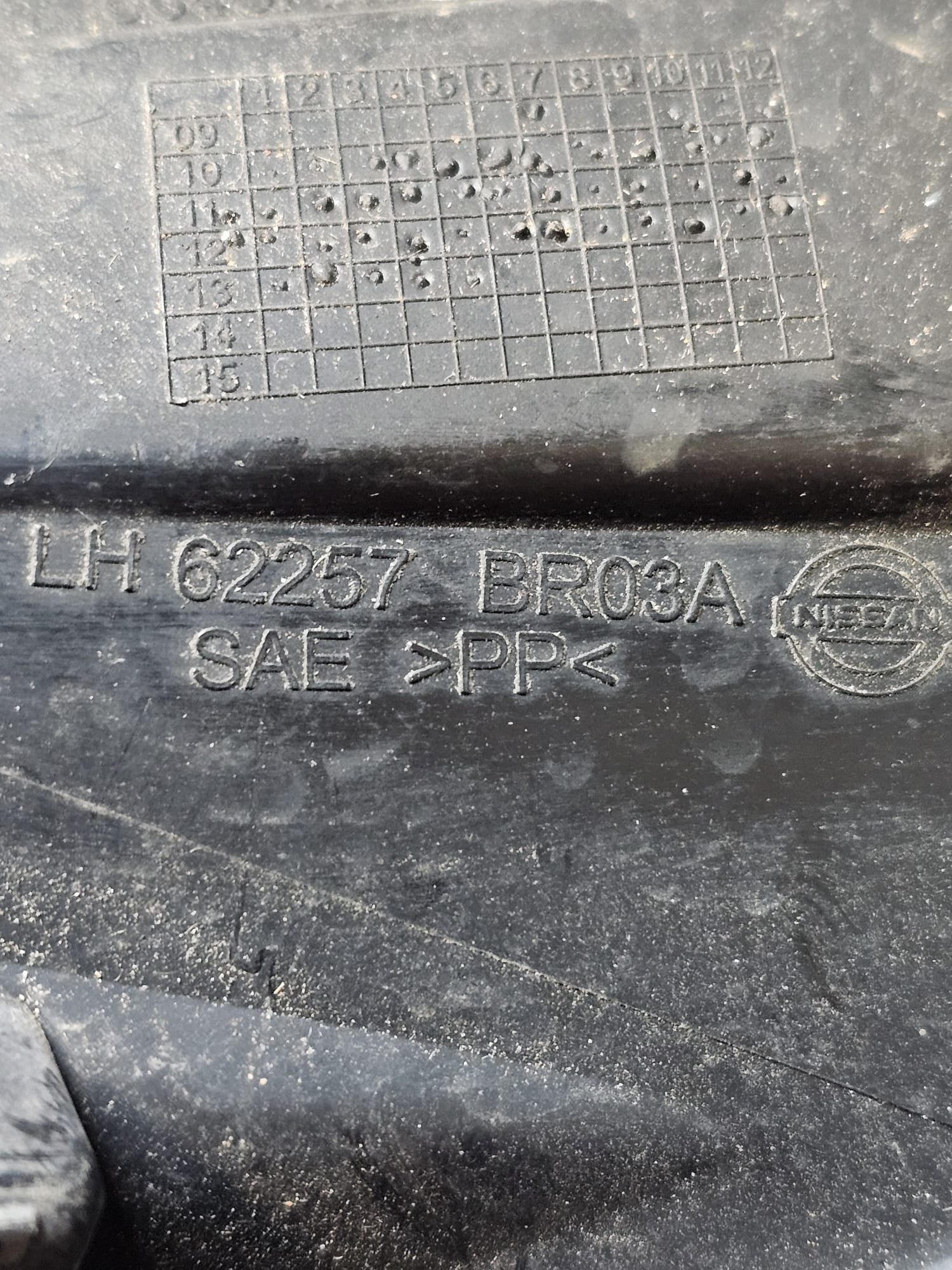 Cornice / Copertura Faro Fendinebbia Sinistro Nissan Qashqai J10 Cod:62257BR03A (2006 - 2014) - F&P CRASH SRLS - Ricambi Usati