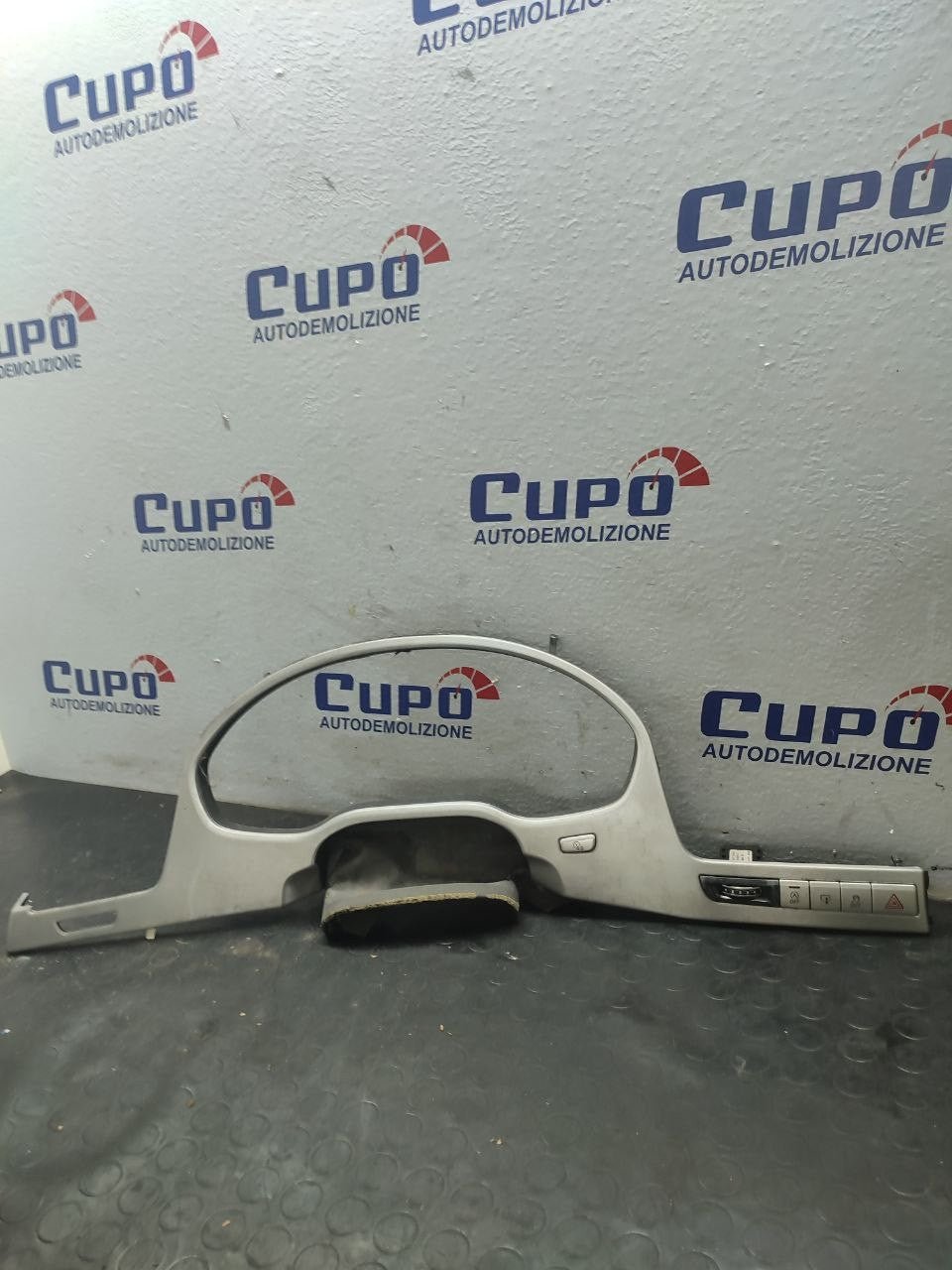 Cornice tachimetro Audi A8 ( 4h ) cod 4h0820911 / 4h0858345 - F&P CRASH SRLS - Ricambi Usati