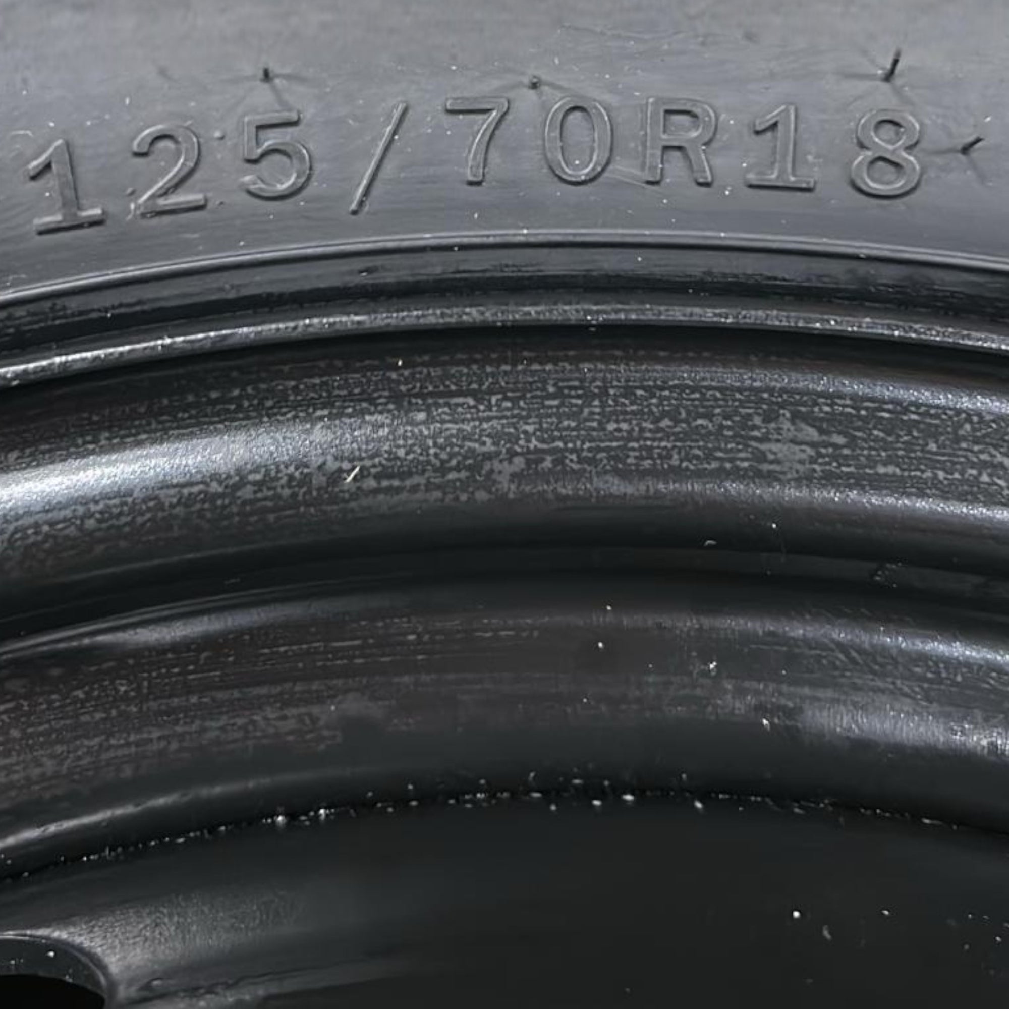 Rezervna kolesa Volkswagen T - Roc št. 5q0601027bt (5 lukenj / 125 / 70 r18) (2017 > ) št. 5h0601027 št. 5h0601027 št. 5h0012115d št. 4d0012219a št. 5h0012115c 