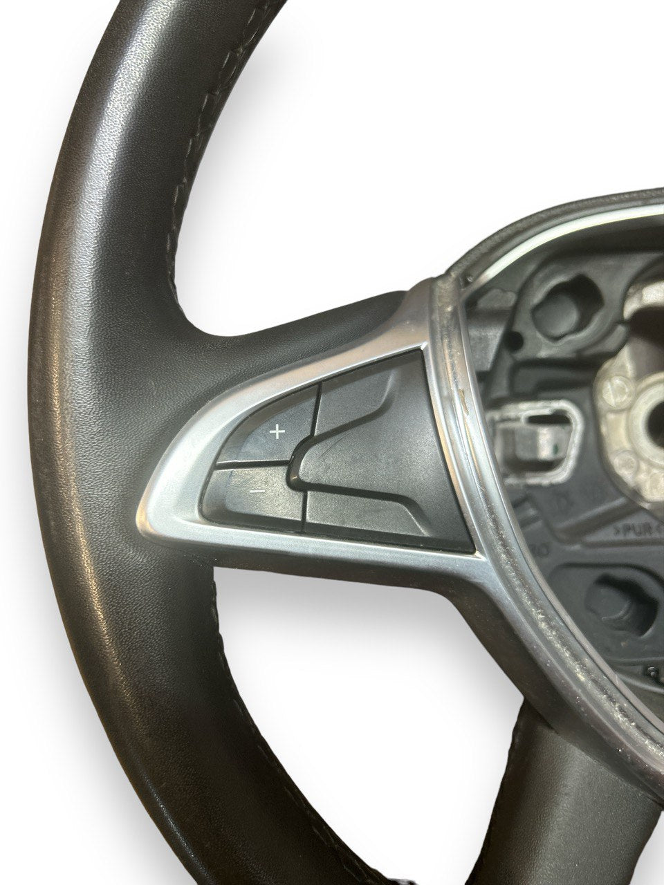 Dacia Sandero Stepway (2017) COD:484007478R Volante / Sterzo + Comandi al Volante In Pelle Nero - F&P CRASH SRLS - Ricambi Usati